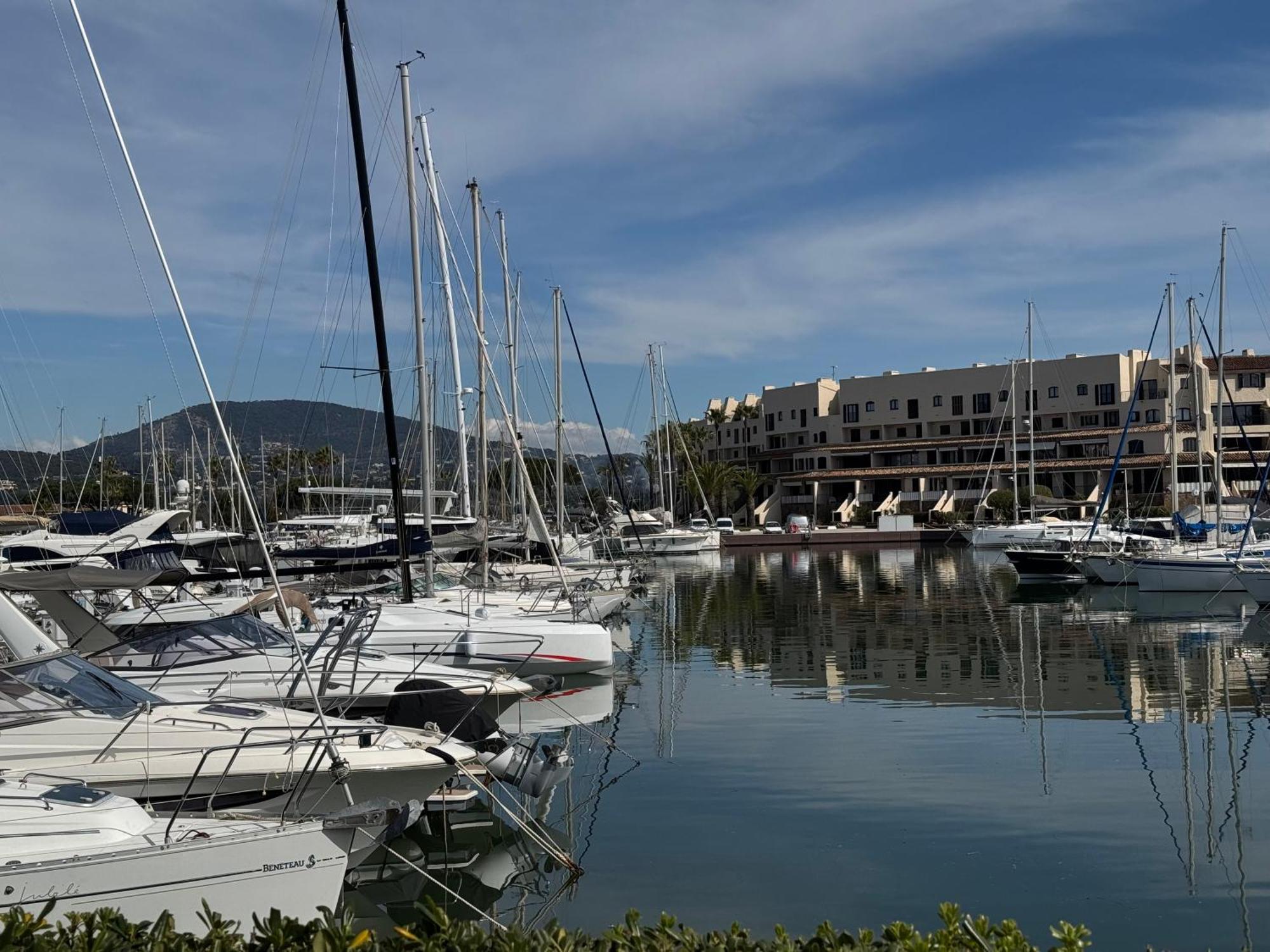 Apartamento Les Marines De Cogolin Exterior foto