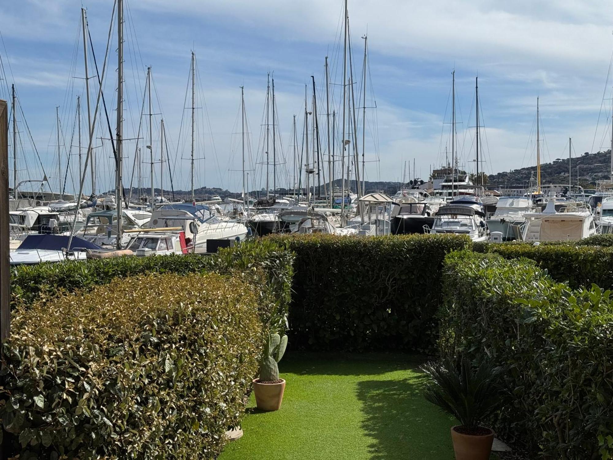 Apartamento Les Marines De Cogolin Exterior foto